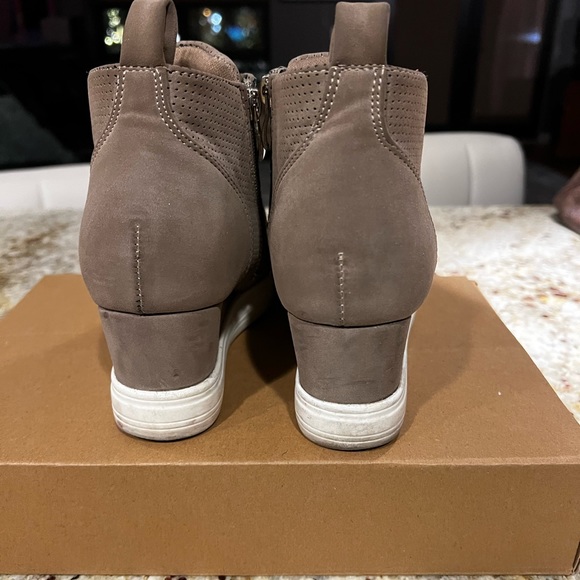 Fun sneaker booties - light brown 7.5. Worn a handful of times. Good condition - Picture 5 of 7